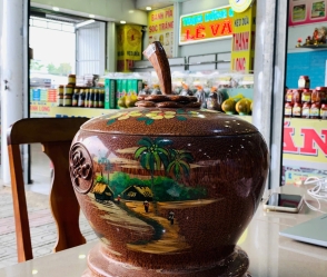 Bình Giữ Ấm Trà Gỗ Dừa Vẽ Cảnh Quê Hương
